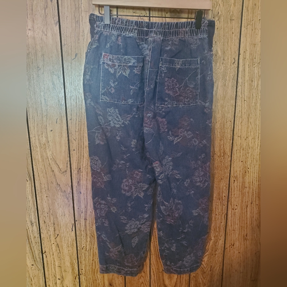 BDG Sandy High Waisted Floral Jogger Jean - Small - Picture 7 of 8